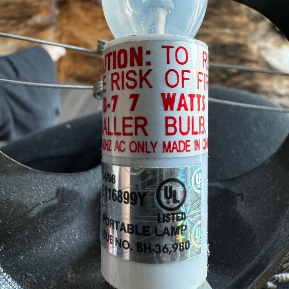 Vintage “Tiffany Style” Green Stained Glass And Bronze Turtle Table Lamp - Picture 14 of 15